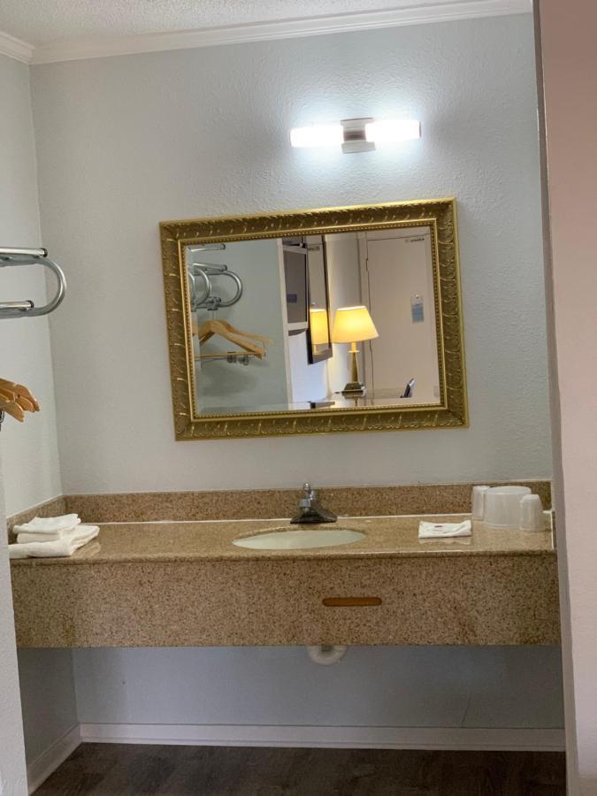 Motel 6 Newport News, Va - Fort Eustis מראה חיצוני תמונה